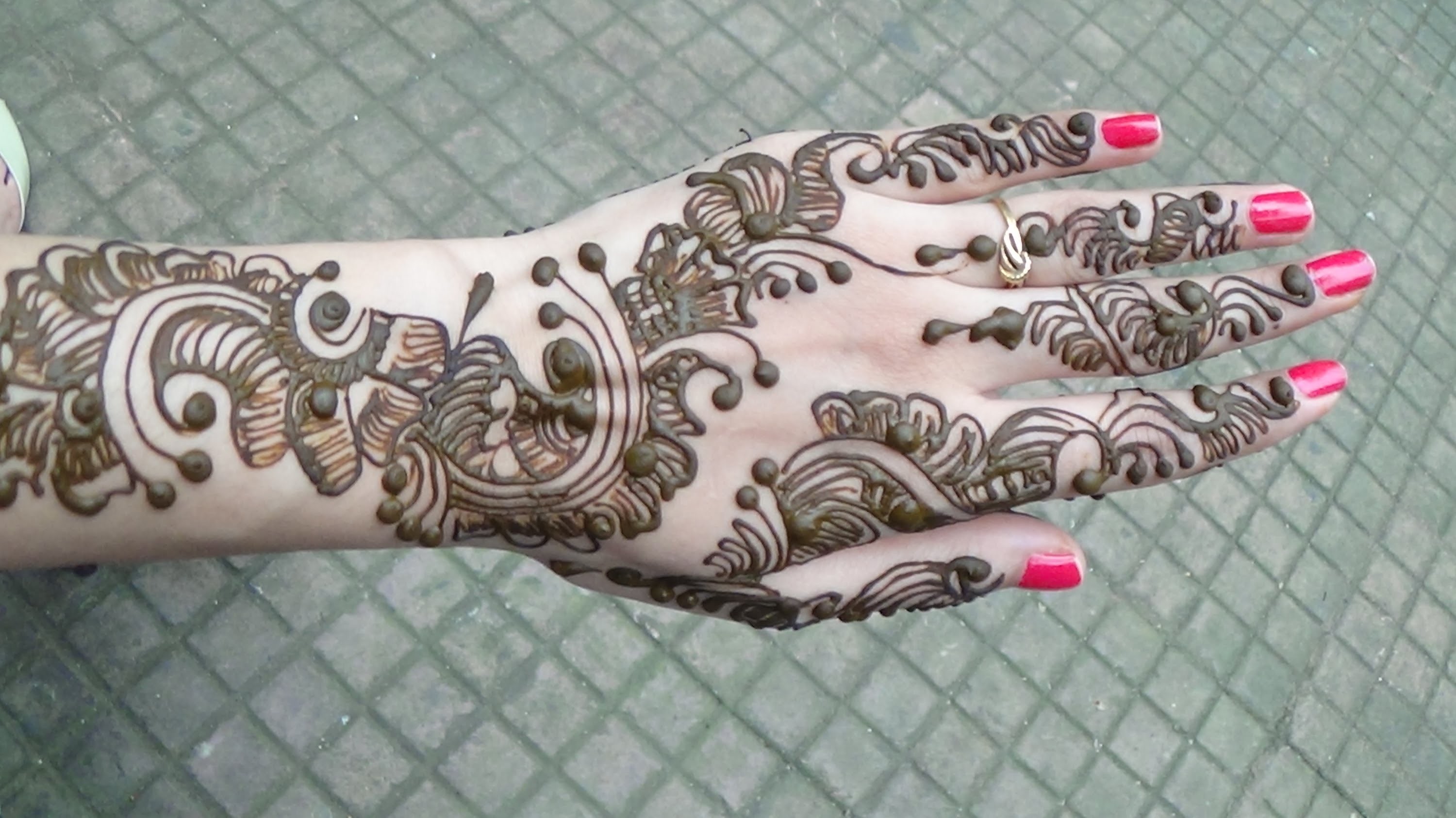 Simple Bridal Mehendi Design For Back Side