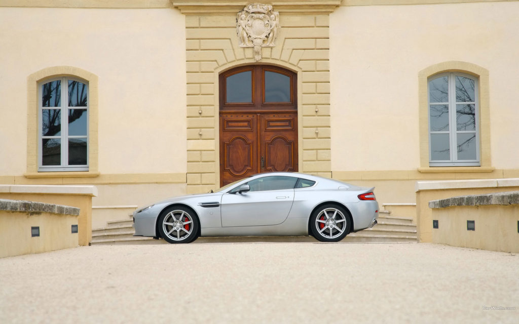 Aston Martin V8 Vantage Widescreen Wallpaper