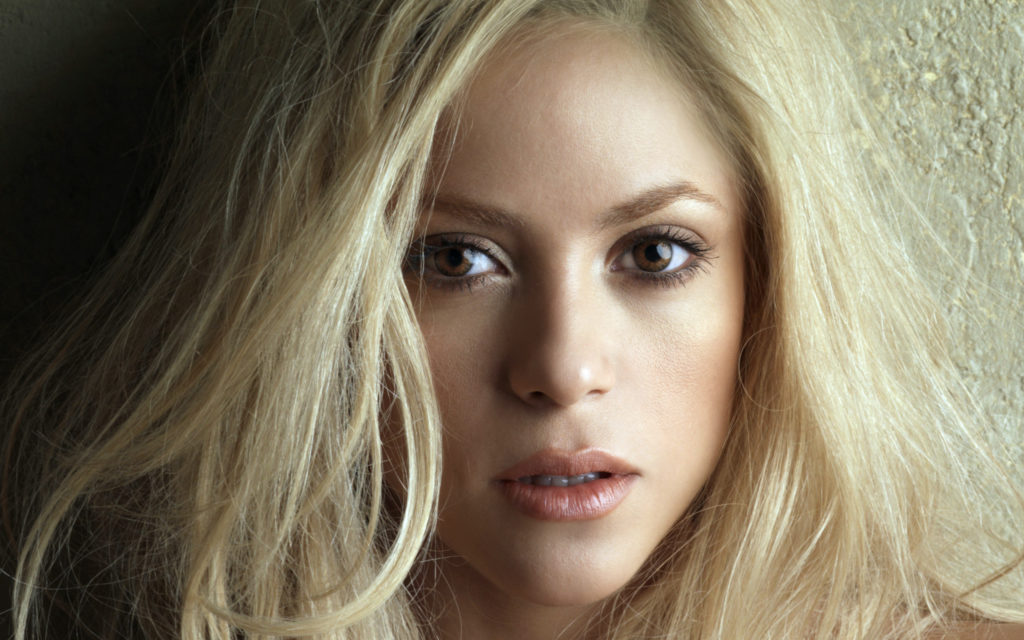 Shakira Widescreen Background