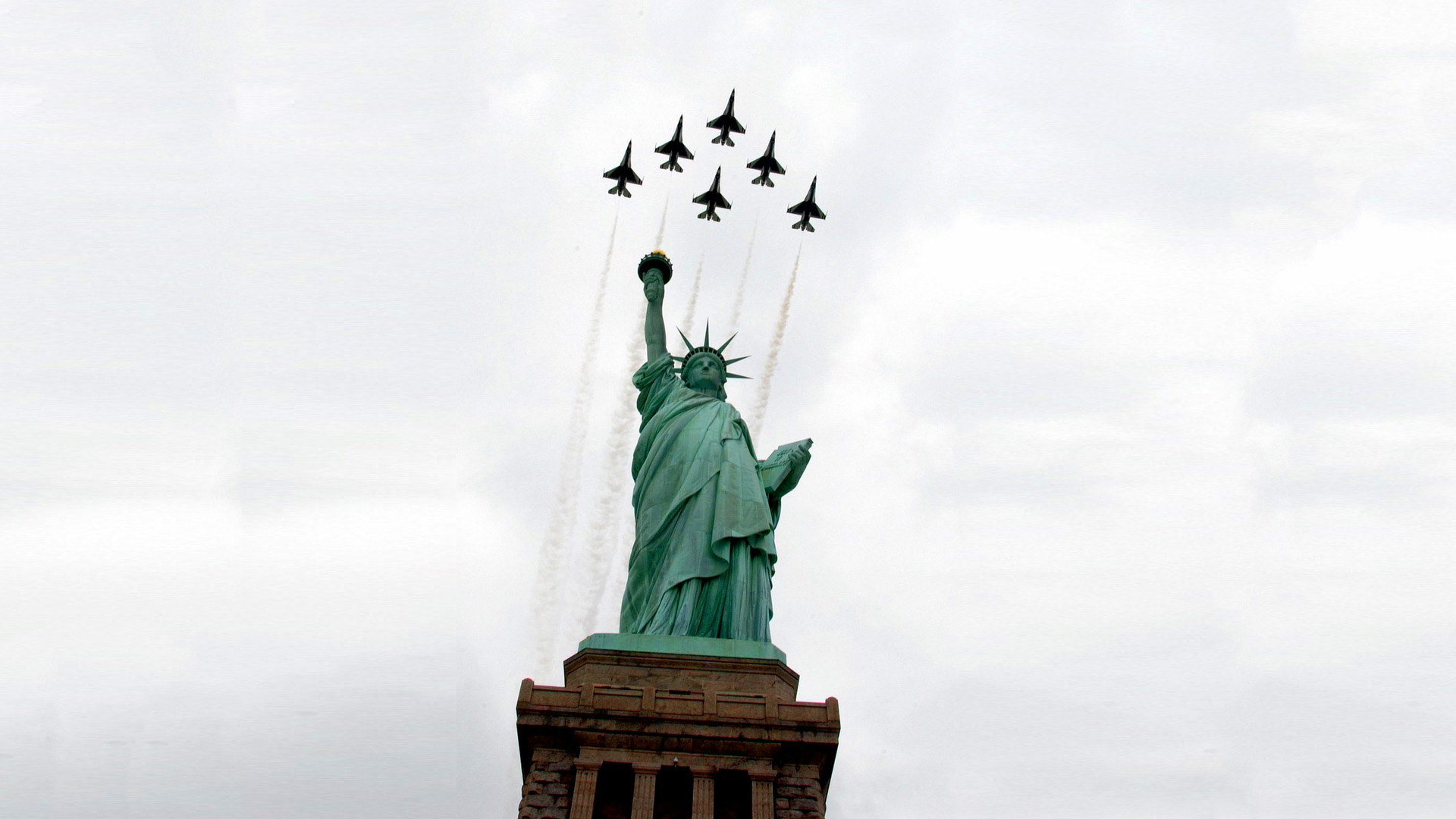 Statue Of Liberty Wallpapers Pictures Images Afalchi Free images wallpape [afalchi.blogspot.com]