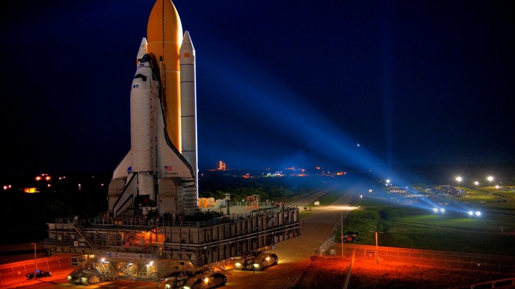 Space Shuttle Discovery Full HD Wallpaper