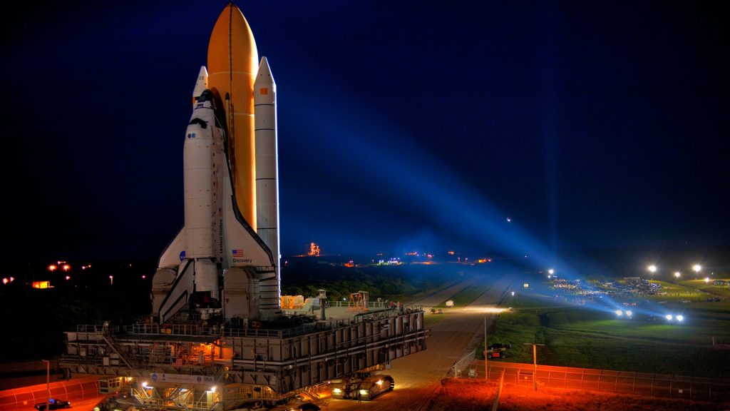 Space Shuttle Discovery Full HD Wallpaper