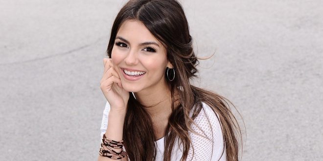 Victoria Justice HD Backgrounds