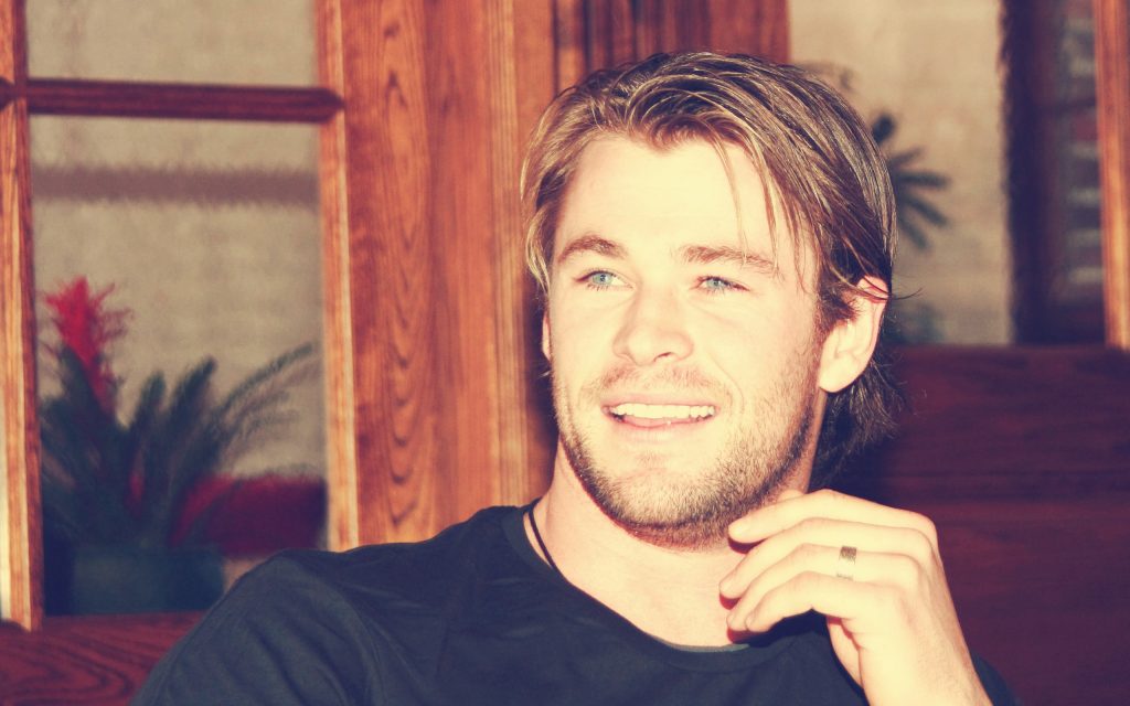 Chris Hemsworth Widescreen Wallpaper
