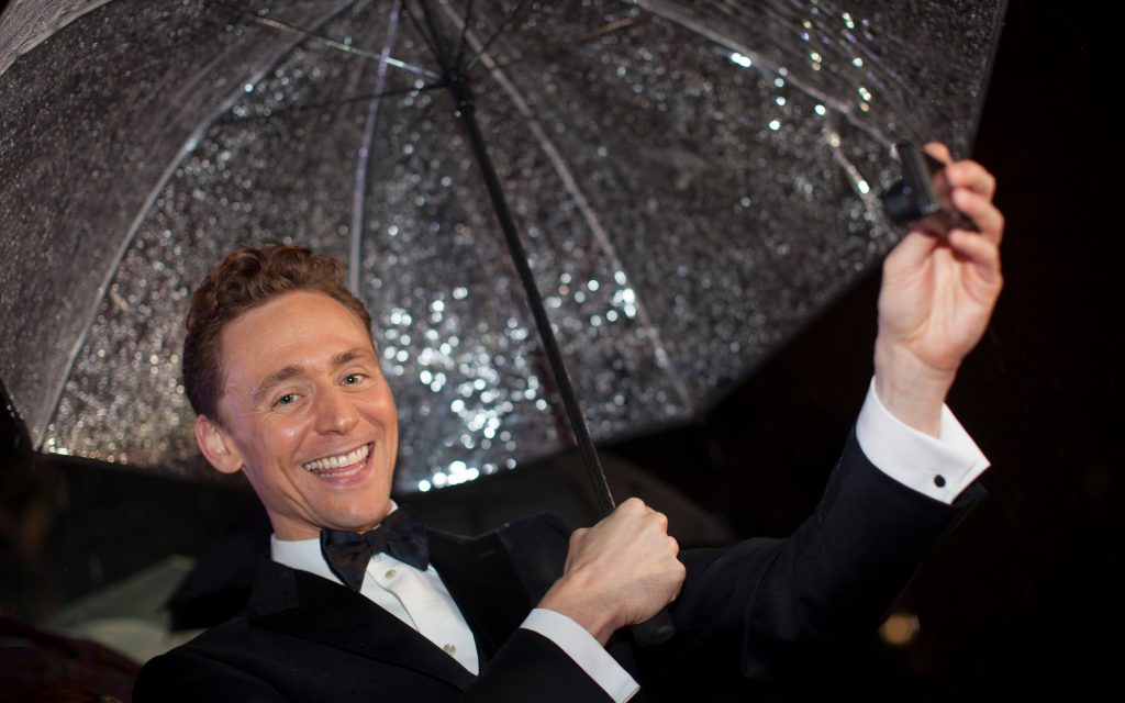 Tom Hiddleston Widescreen Wallpaper