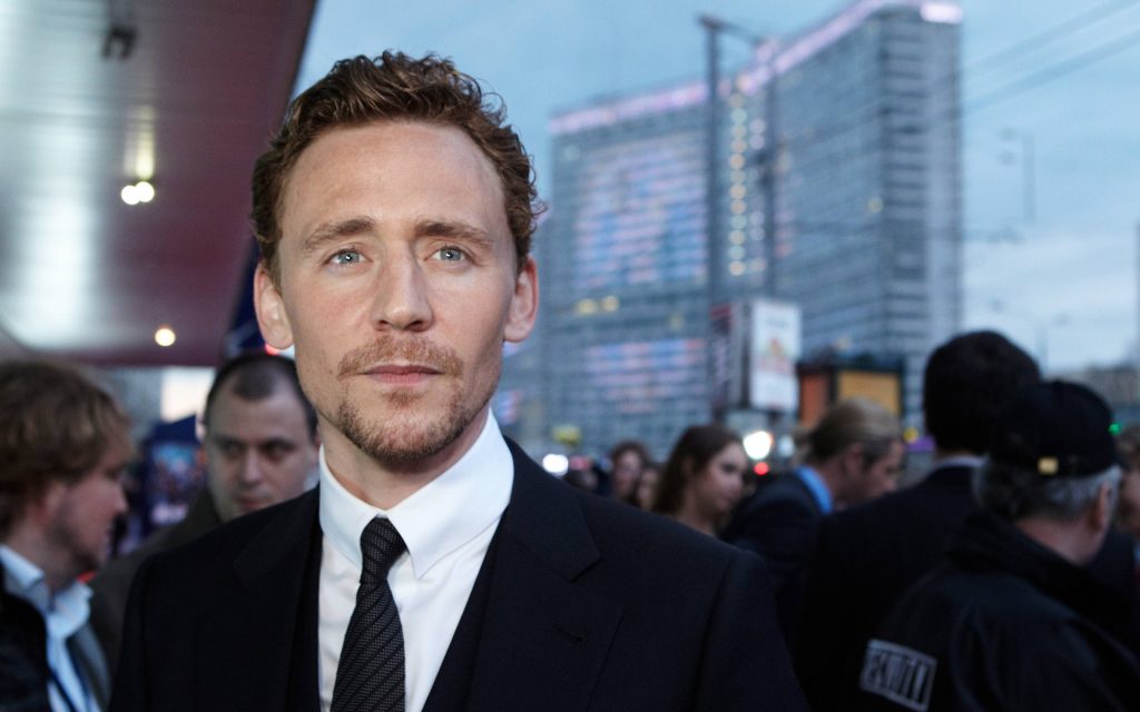 Tom Hiddleston Widescreen Wallpaper