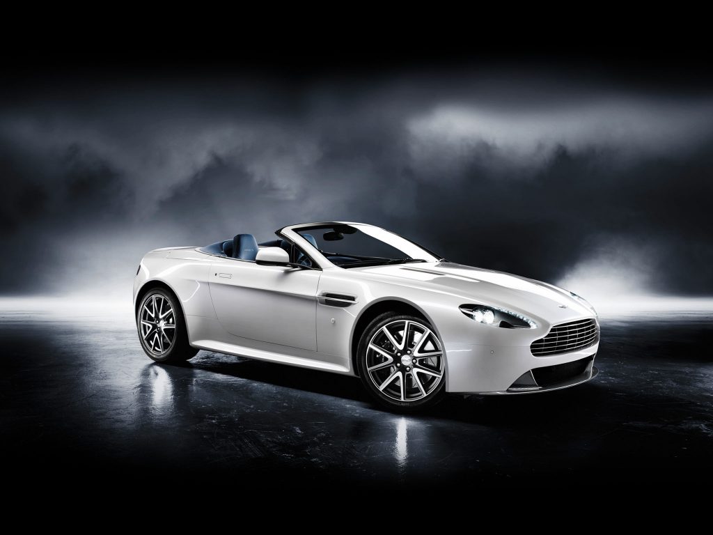 Aston Martin V8 Vantage Background