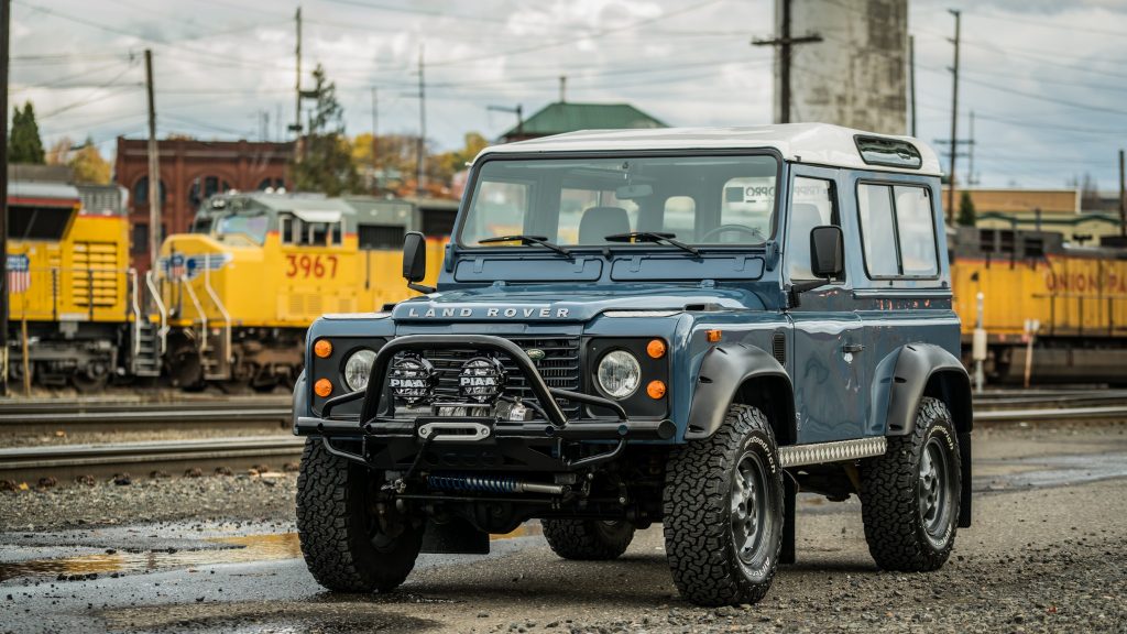 Land Rover Defender Dual Monitor Background