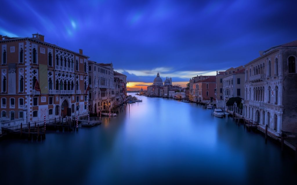 Venice Widescreen Background